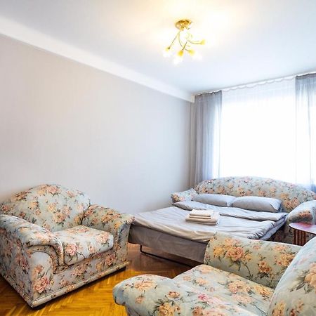 Apartment Near Metro Pecherskaya เคียฟ ภายนอก รูปภาพ
