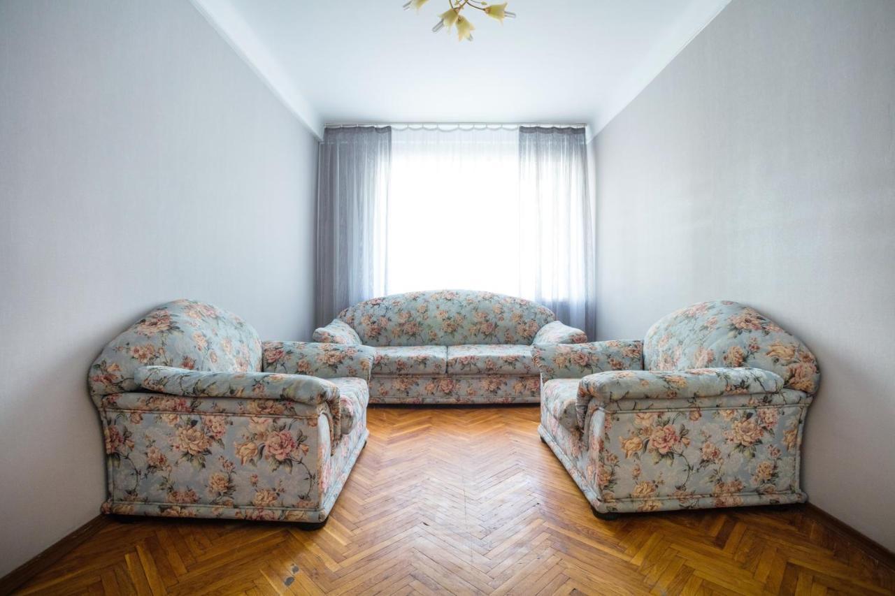 Apartment Near Metro Pecherskaya เคียฟ ภายนอก รูปภาพ