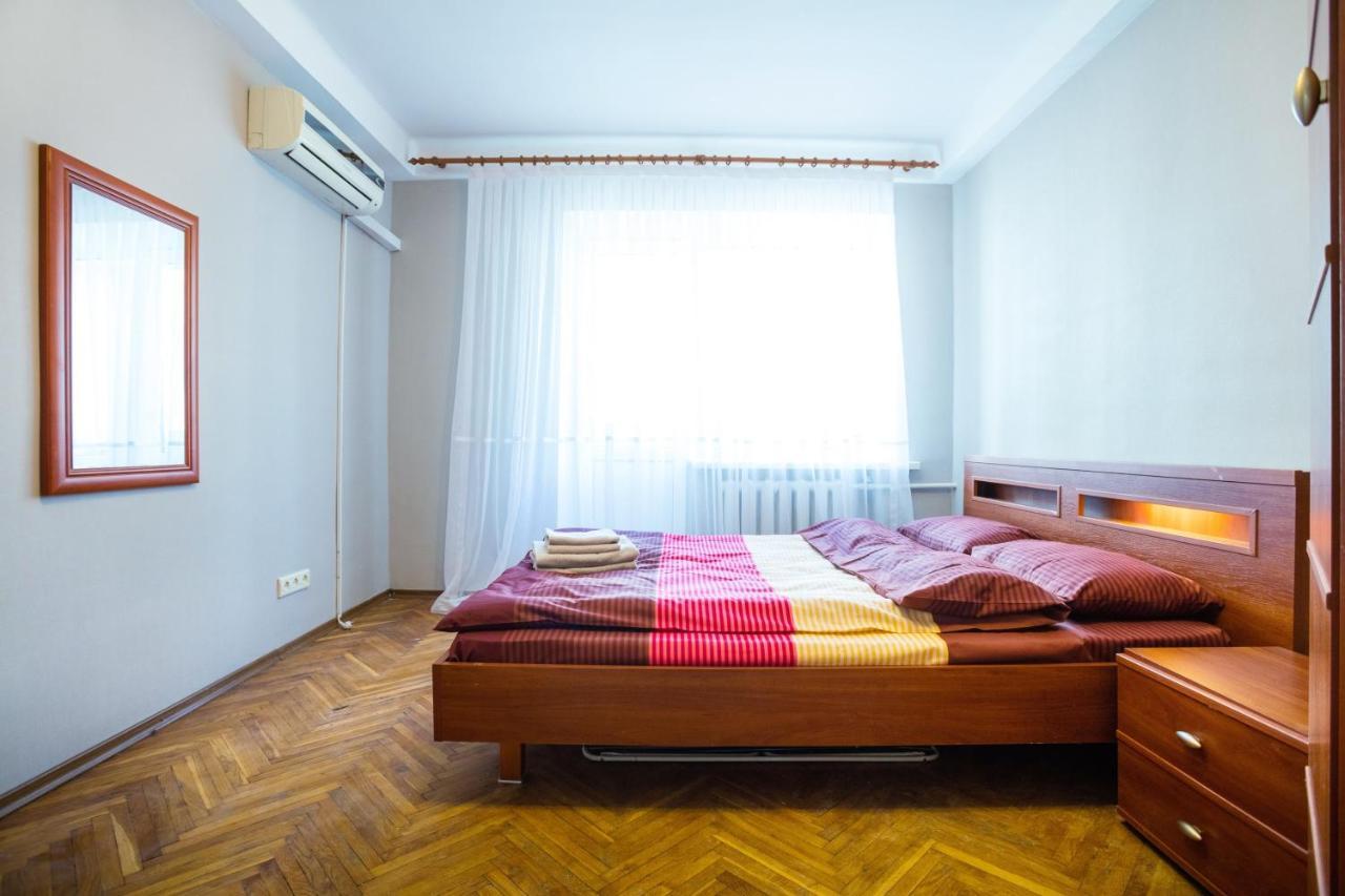 Apartment Near Metro Pecherskaya เคียฟ ภายนอก รูปภาพ