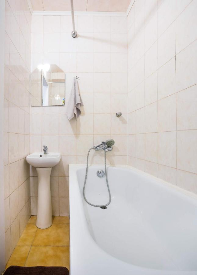 Apartment Near Metro Pecherskaya เคียฟ ภายนอก รูปภาพ